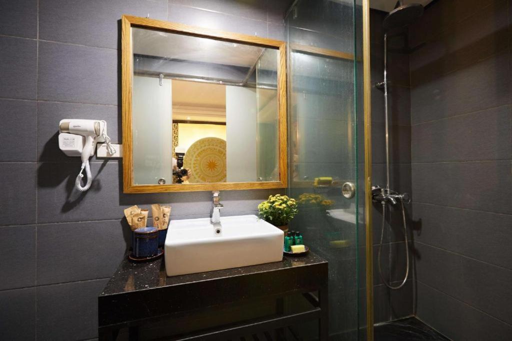 Calido - 16 Pho Nguyen Quang Bich Hn - By Bay Luxury Hanoi