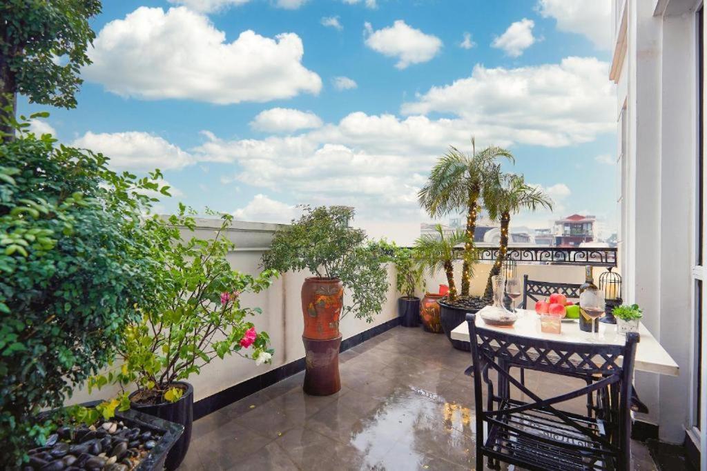 Calido - 16 Pho Nguyen Quang Bich Hn - By Bay Luxury Apartment
